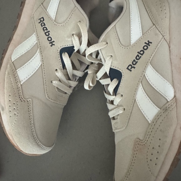 Reebok Women’s Beige and White Sneakers New Condition - Picture 1 of 6